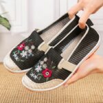 Women’s Old Beijing cloth mesh embroidered slip-on shoes. Canvas-DS89
