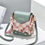 Trendy mobile phone bag for women, a stylish and fashionable cross-body bag, Women's Bags – BB1028 - Image 4